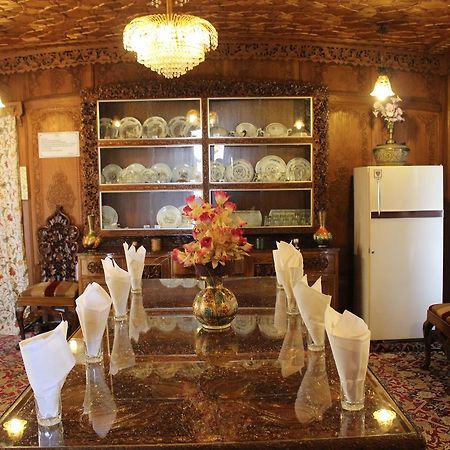Wangnoo Worth Houseboats Hotell Srīnagar Eksteriør bilde