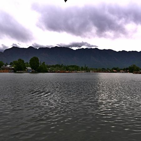 Wangnoo Worth Houseboats Hotell Srīnagar Eksteriør bilde