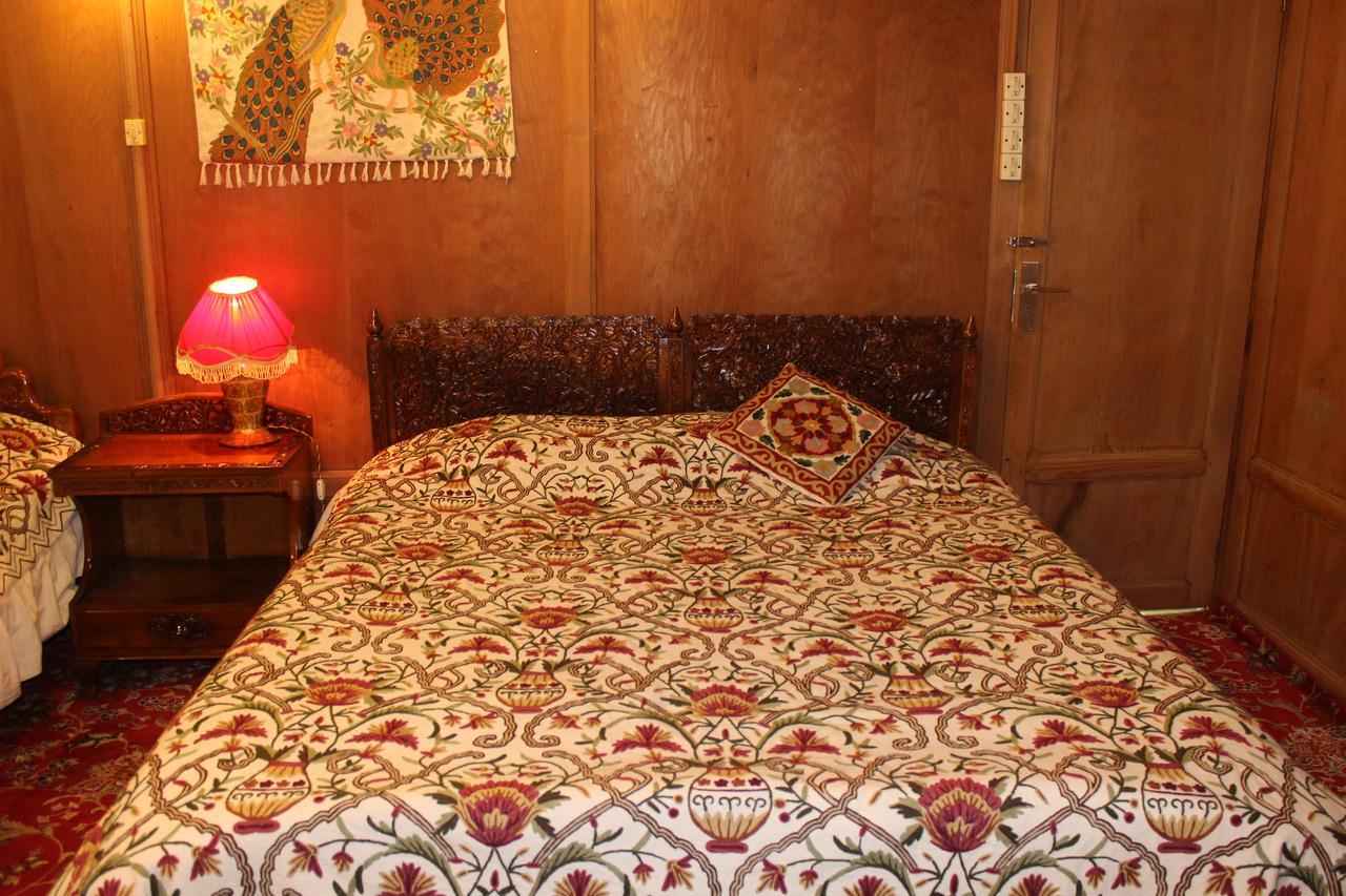 Wangnoo Worth Houseboats Hotell Srīnagar Eksteriør bilde