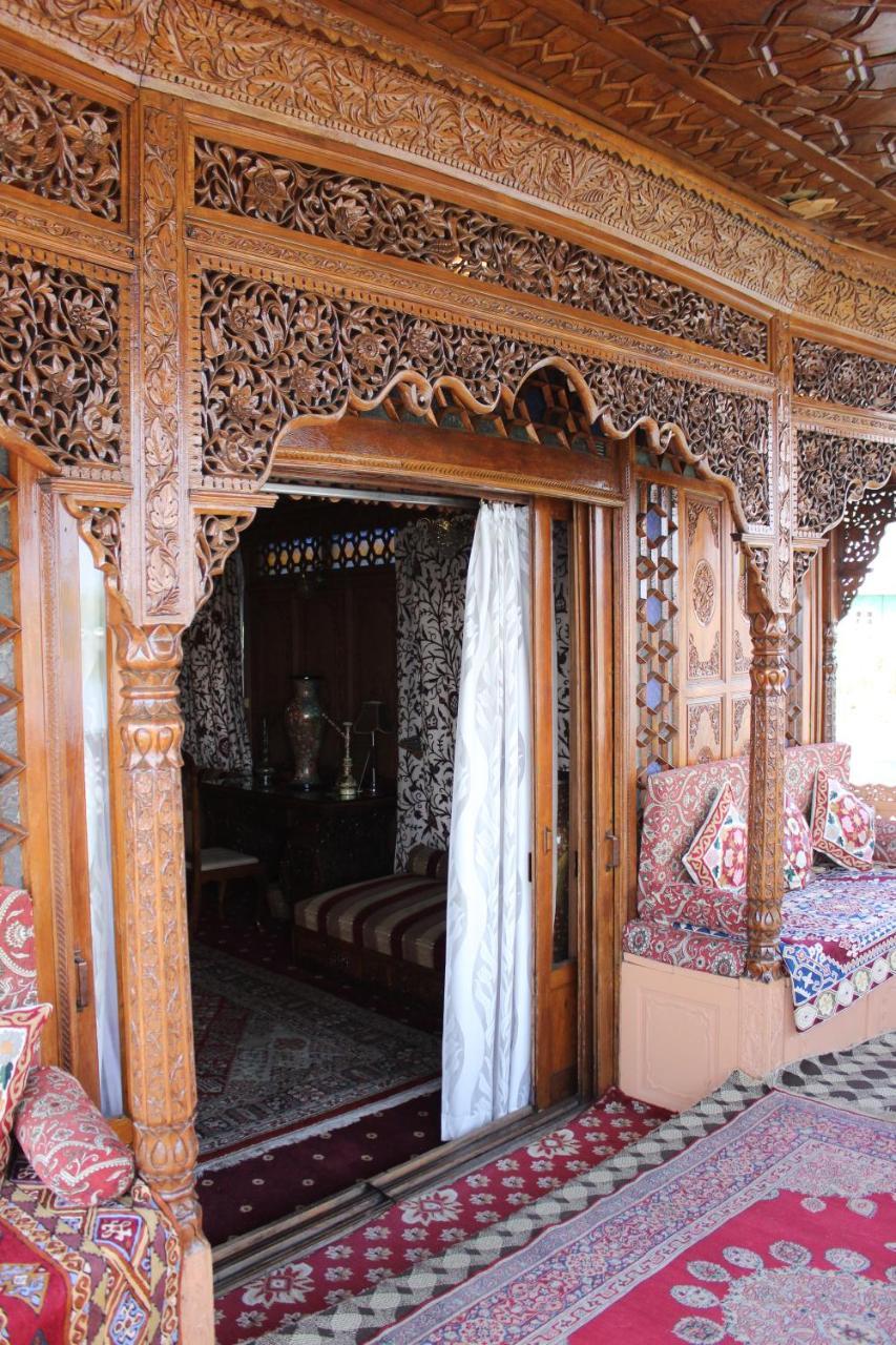 Wangnoo Worth Houseboats Hotell Srīnagar Eksteriør bilde